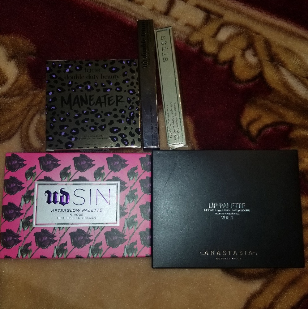 High end makeup bundle